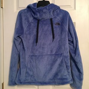 Super soft NorthFace hoodie. Like new.
